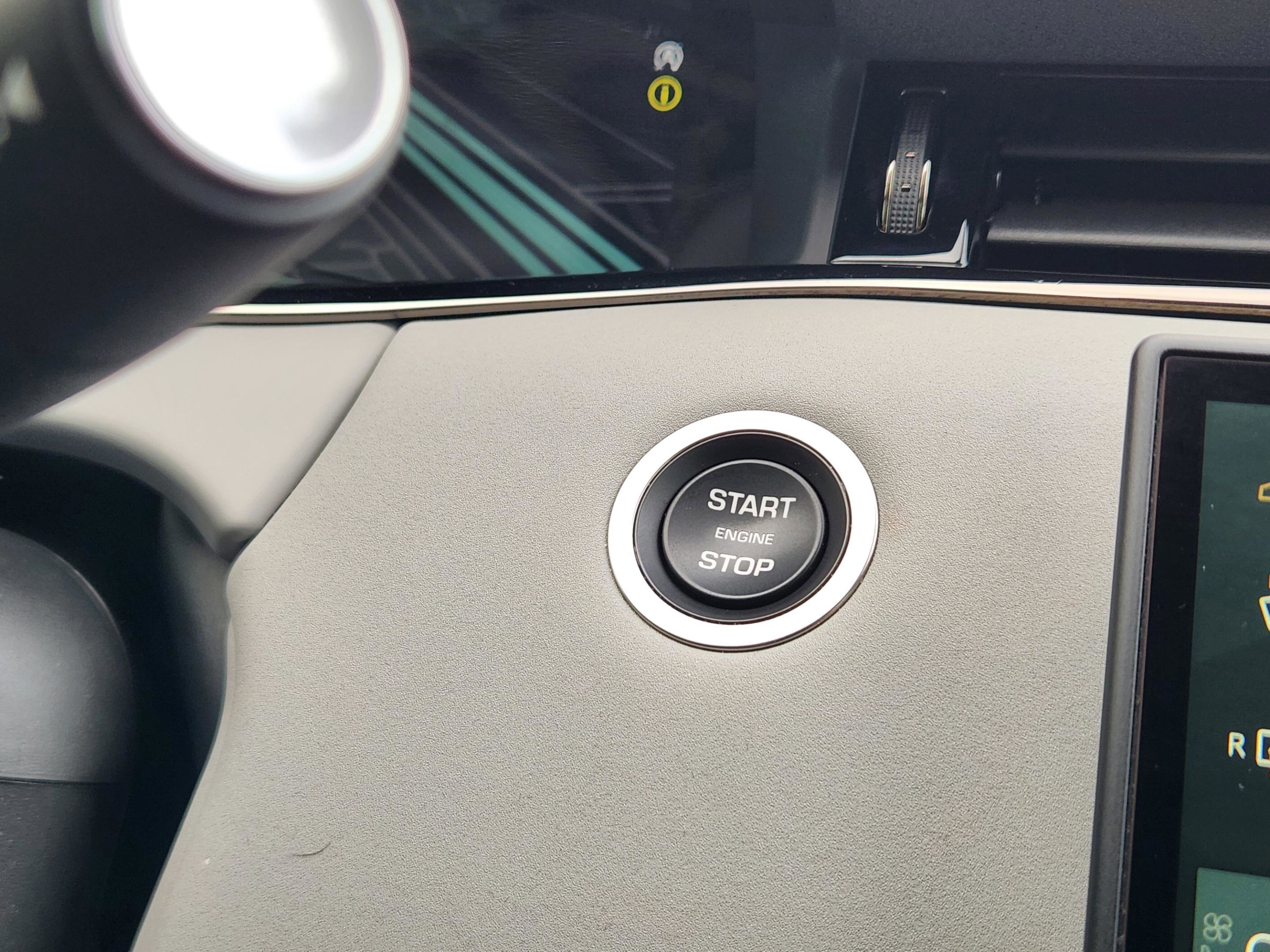 Certified 2024 Land Rover Range Rover Evoque Dynamic SE AWD/4WD image 16