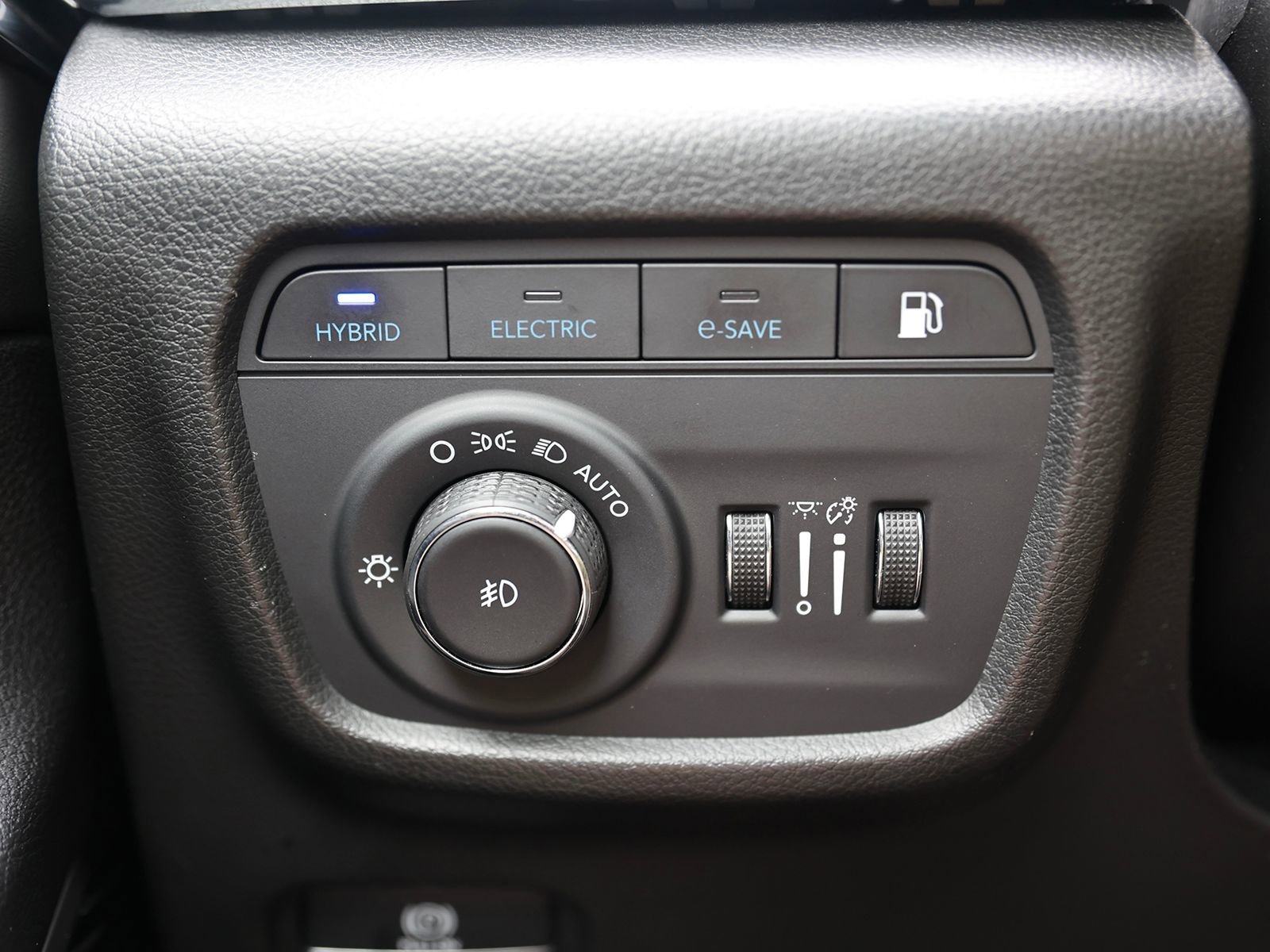 Used 2022 Jeep Grand Cherokee Overland w/ Advanced Protech Group III AWD/4WD image 39