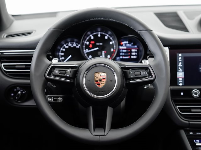 Certified 2025 Porsche Macan image 12