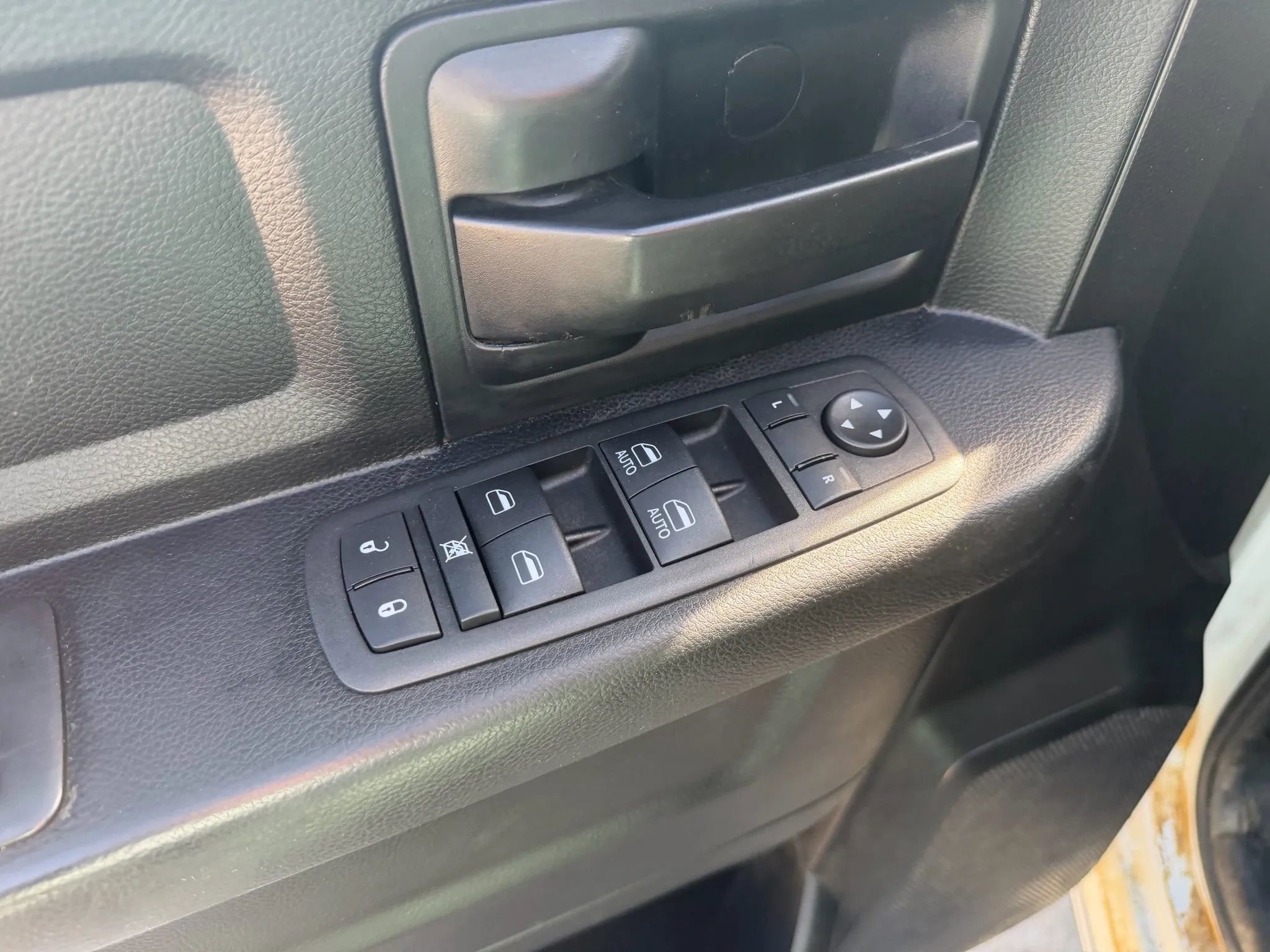 Used 2018 RAM 3500 Tradesman w/ Chrome Appearance Group AWD/4WD image 14
