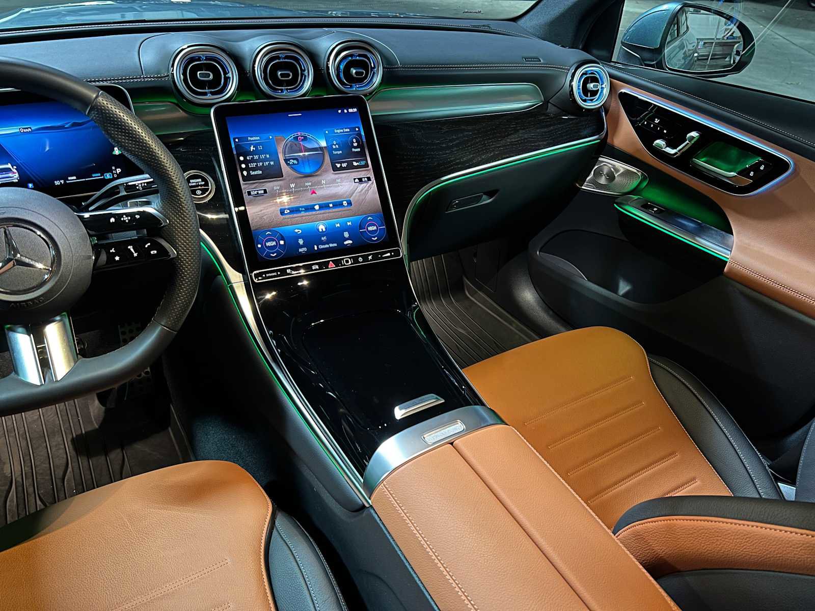 Certified 2025 Mercedes-Benz GLC 300 4MATIC image 38