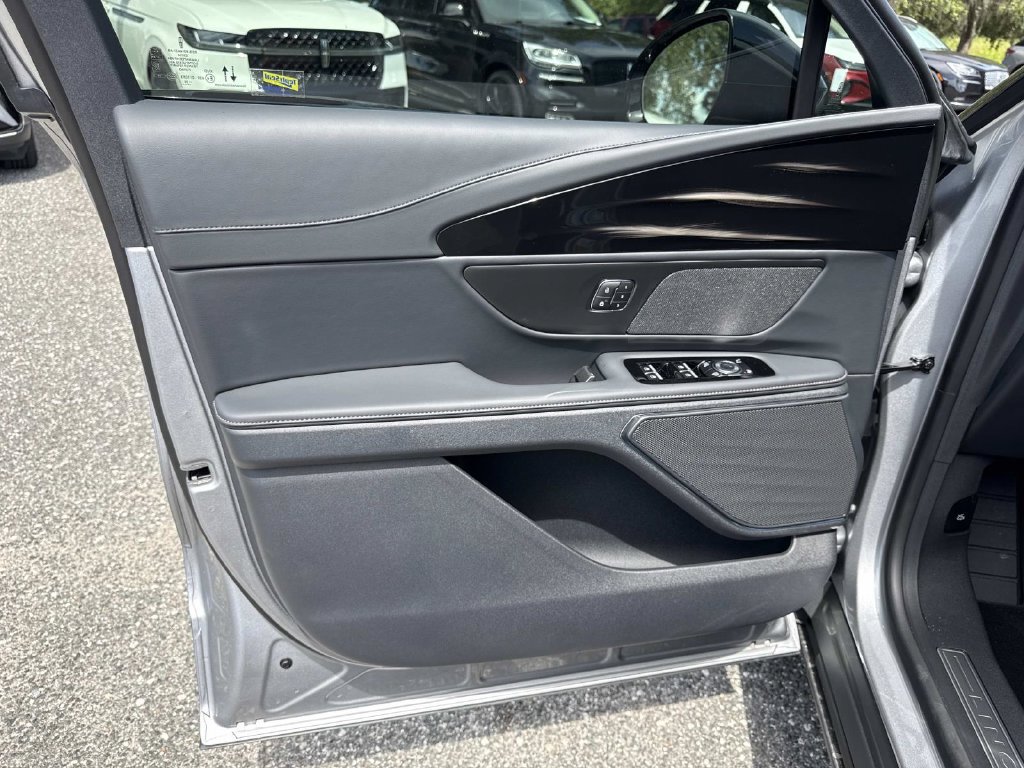 New 2026 Lincoln Nautilus Premier AWD/4WD image 18