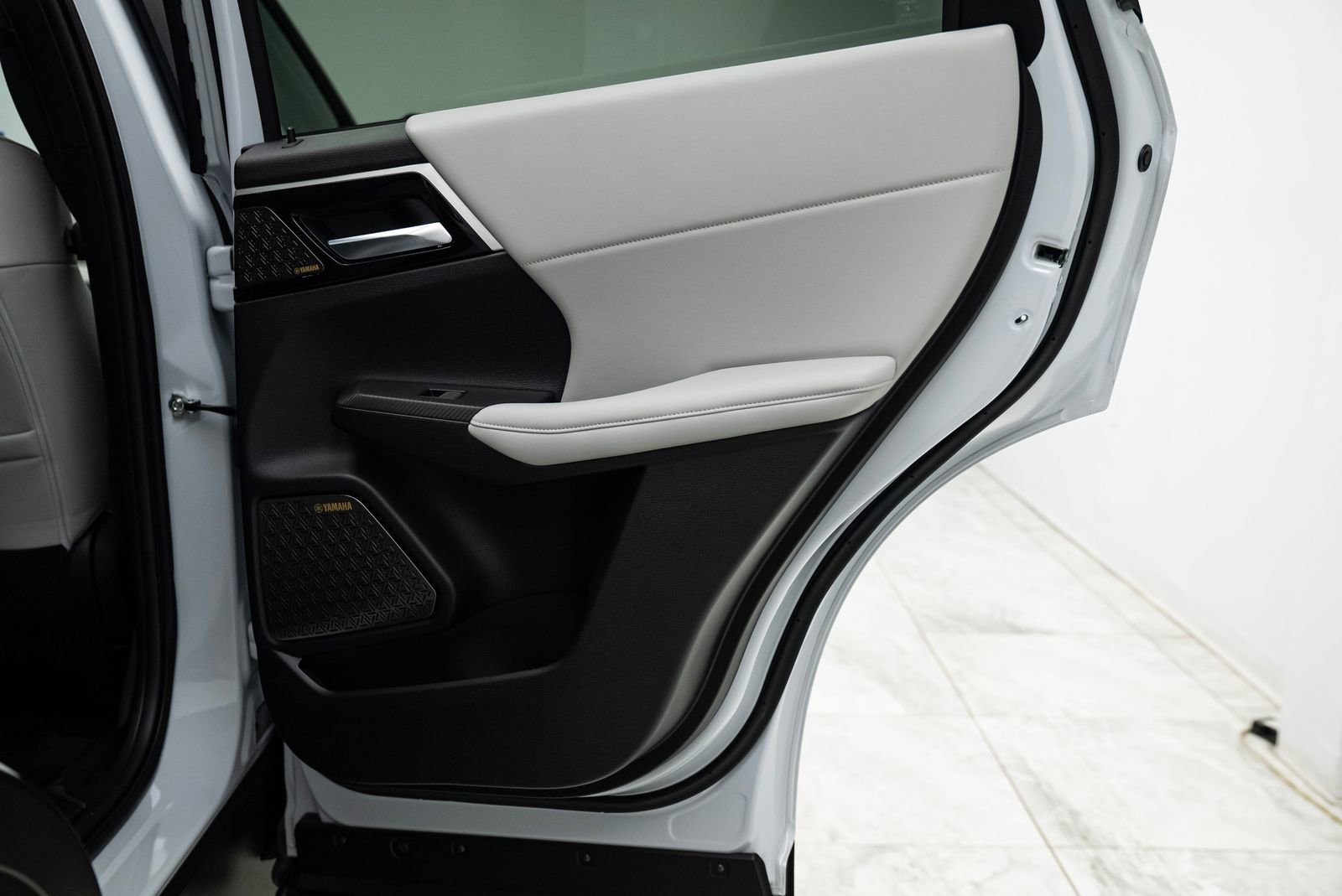 Used 2025 Mitsubishi Outlander SE image 27