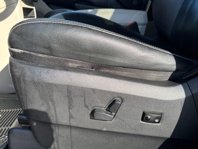 Used 2016 Chrysler Town & Country Touring image 14