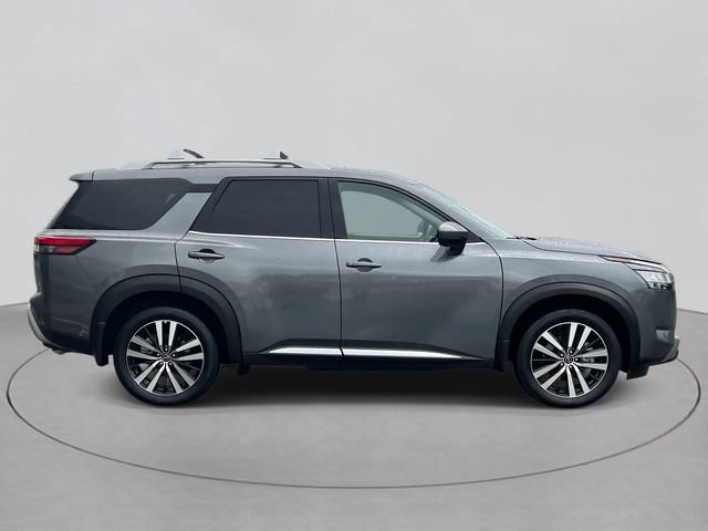 Used 2024 Nissan Pathfinder Platinum w/ Cargo Package AWD/4WD image 5