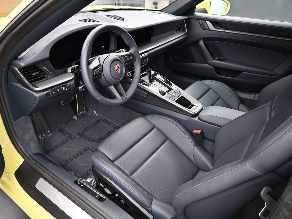 Used 2025 Porsche 911 Carrera image 4