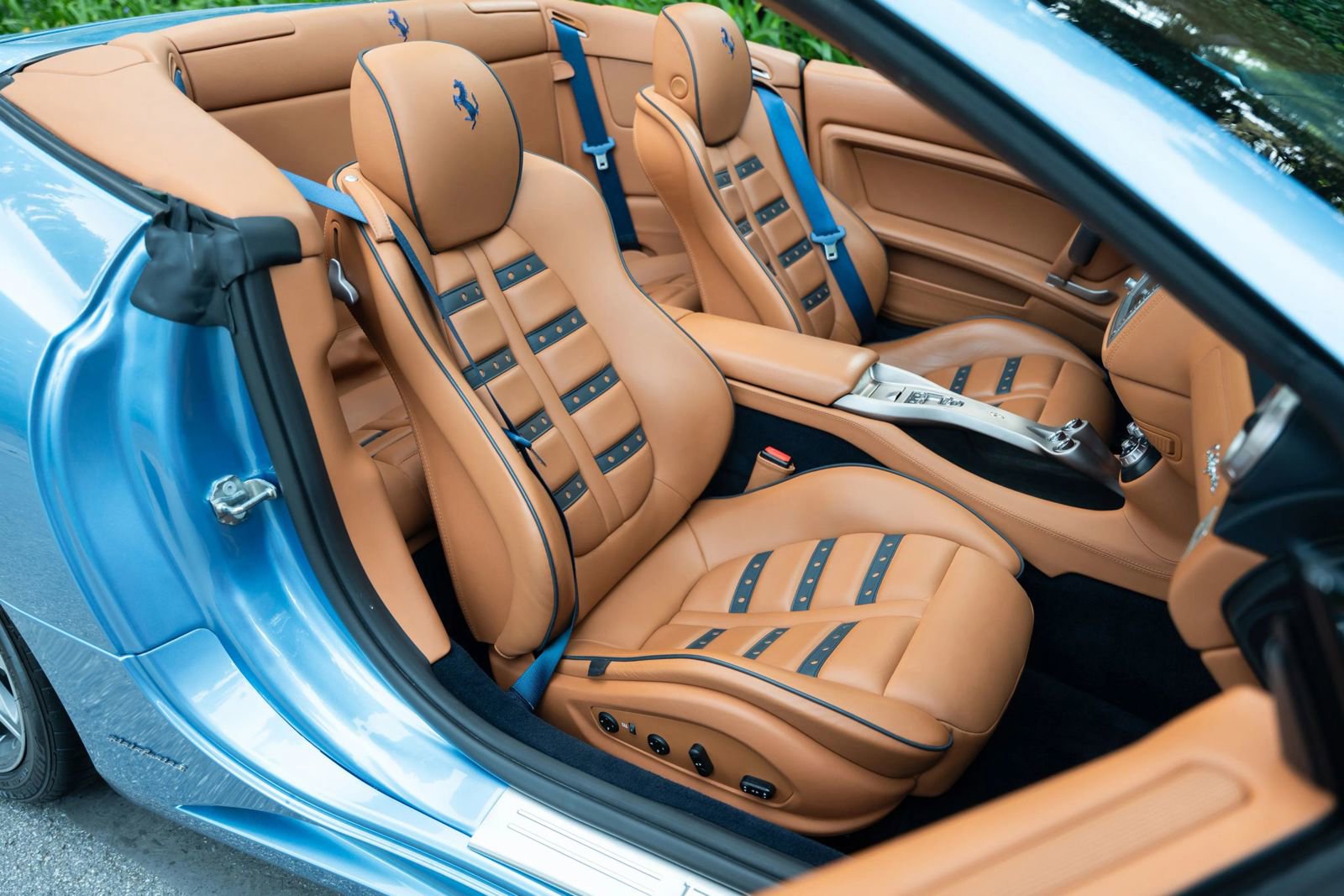 Used 2010 Ferrari California RWD image 48