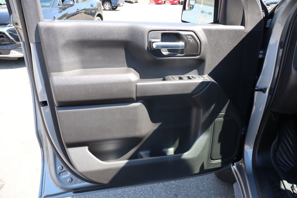 Used 2025 Chevrolet Silverado 1500 Custom Trail Boss w/ LPO, Dark Essentials Package image 11