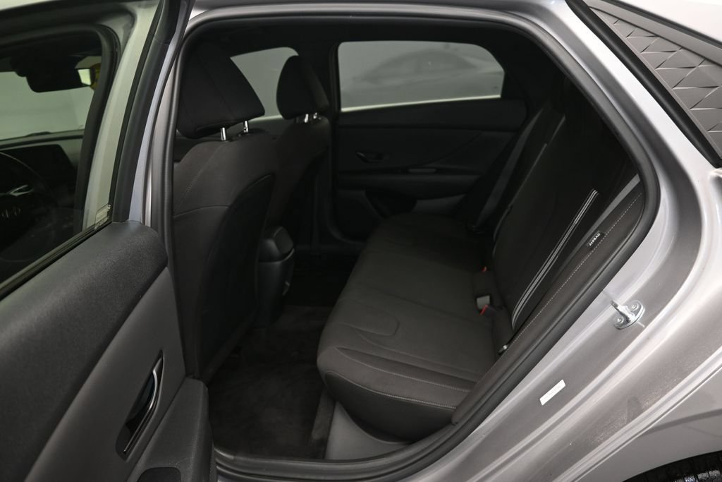Used 2025 Hyundai Elantra Sport FWD image 17