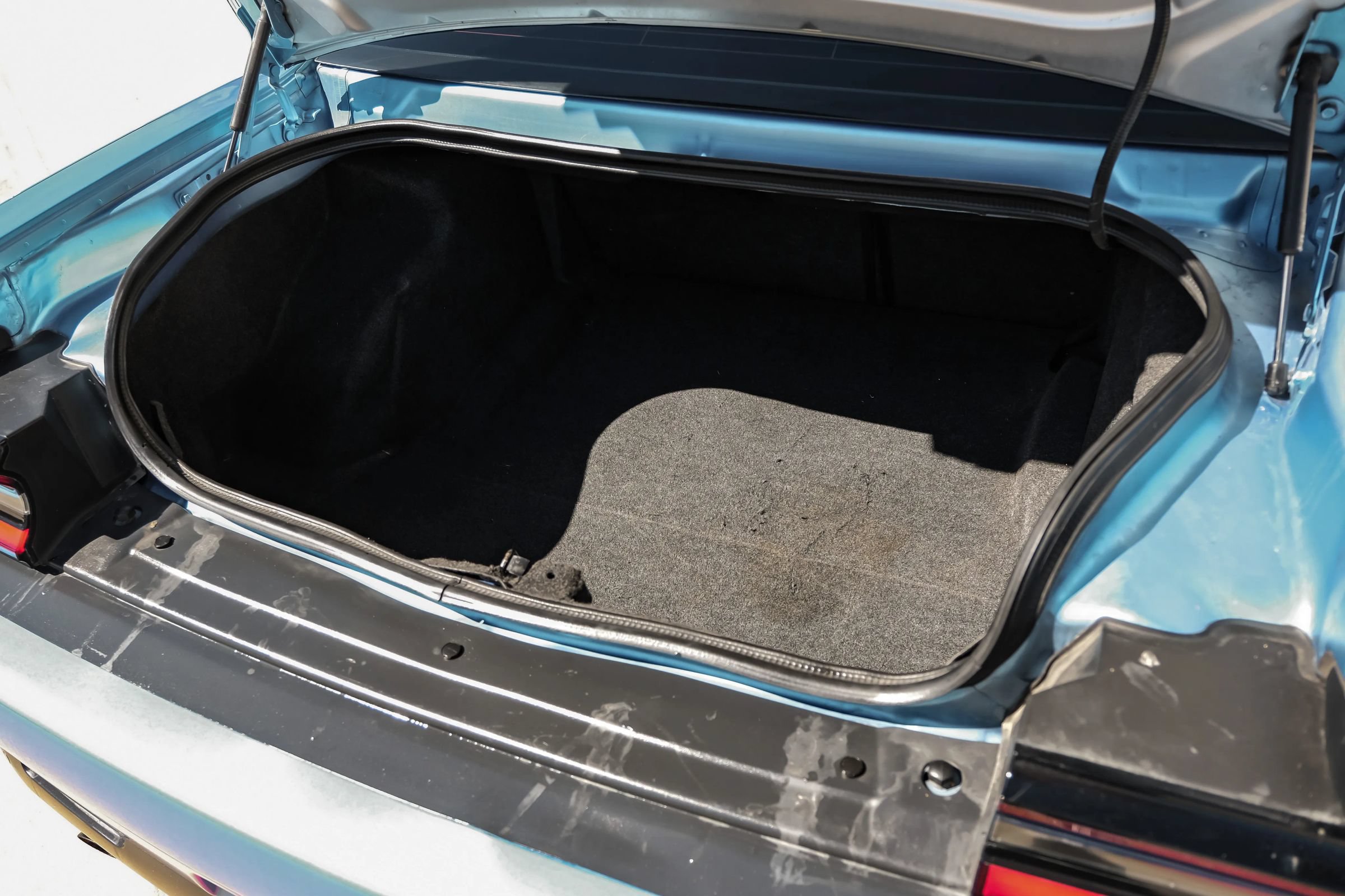 Used 2015 Dodge Challenger R/T RWD image 37