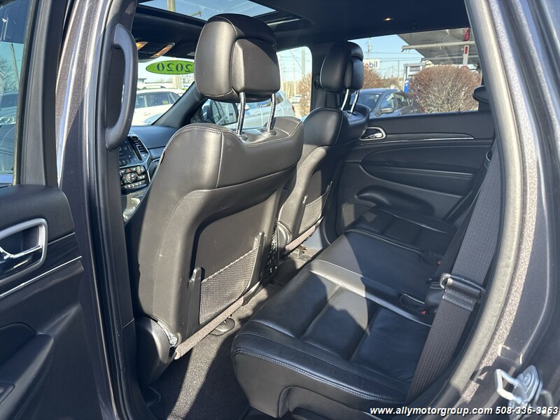 Used 2020 Jeep Grand Cherokee Limited AWD/4WD image 16