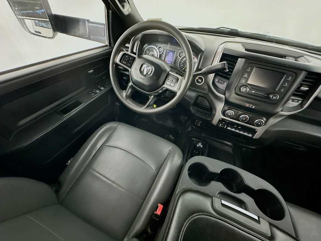 Used 2021 RAM 5500 Tradesman w/ Chrome Appearance Group AWD/4WD image 9