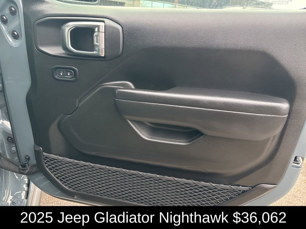 Used 2025 Jeep Gladiator Sport image 17