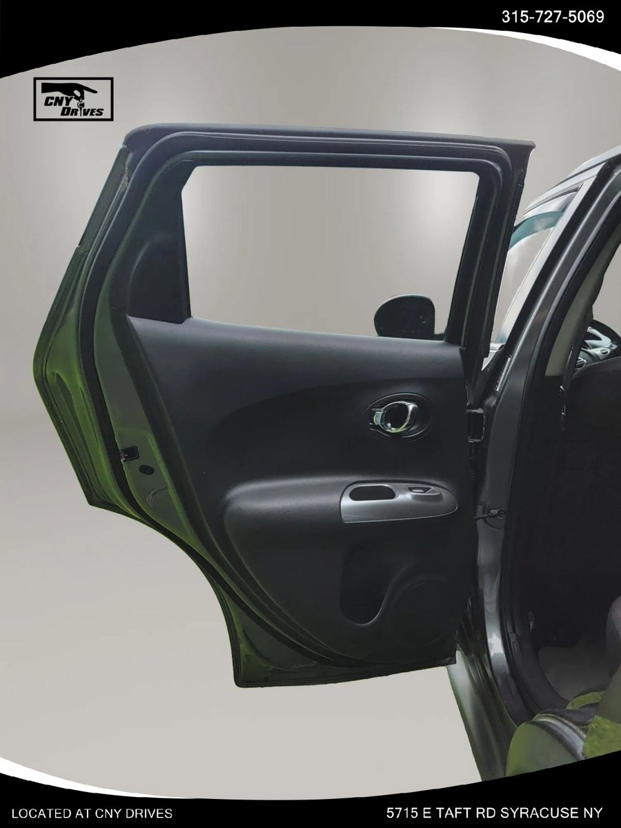 Used 2011 Nissan Juke SV FWD image 10