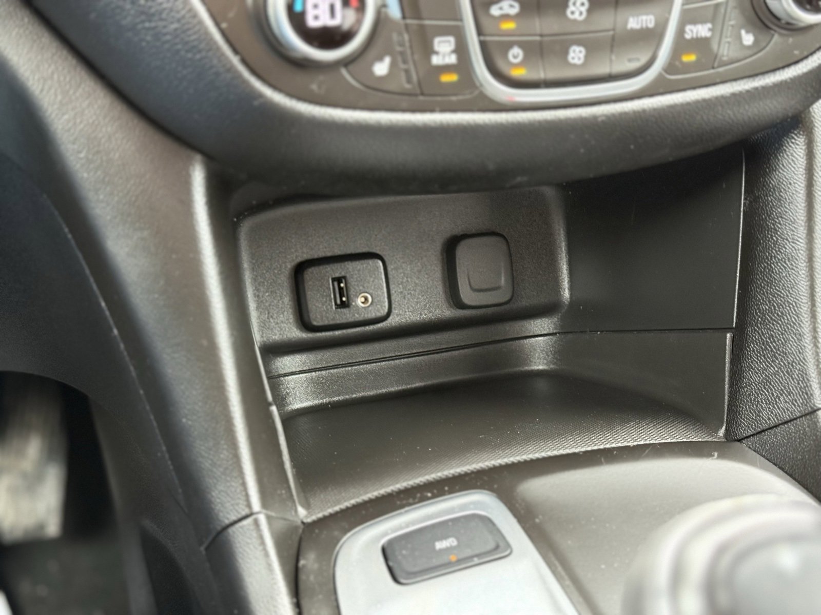 Used 2018 Chevrolet Equinox LT image 27