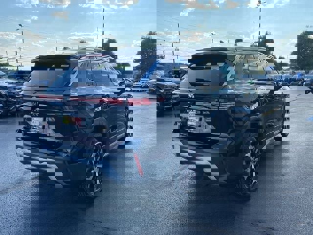 New 2025 Volkswagen Tiguan SE image 9