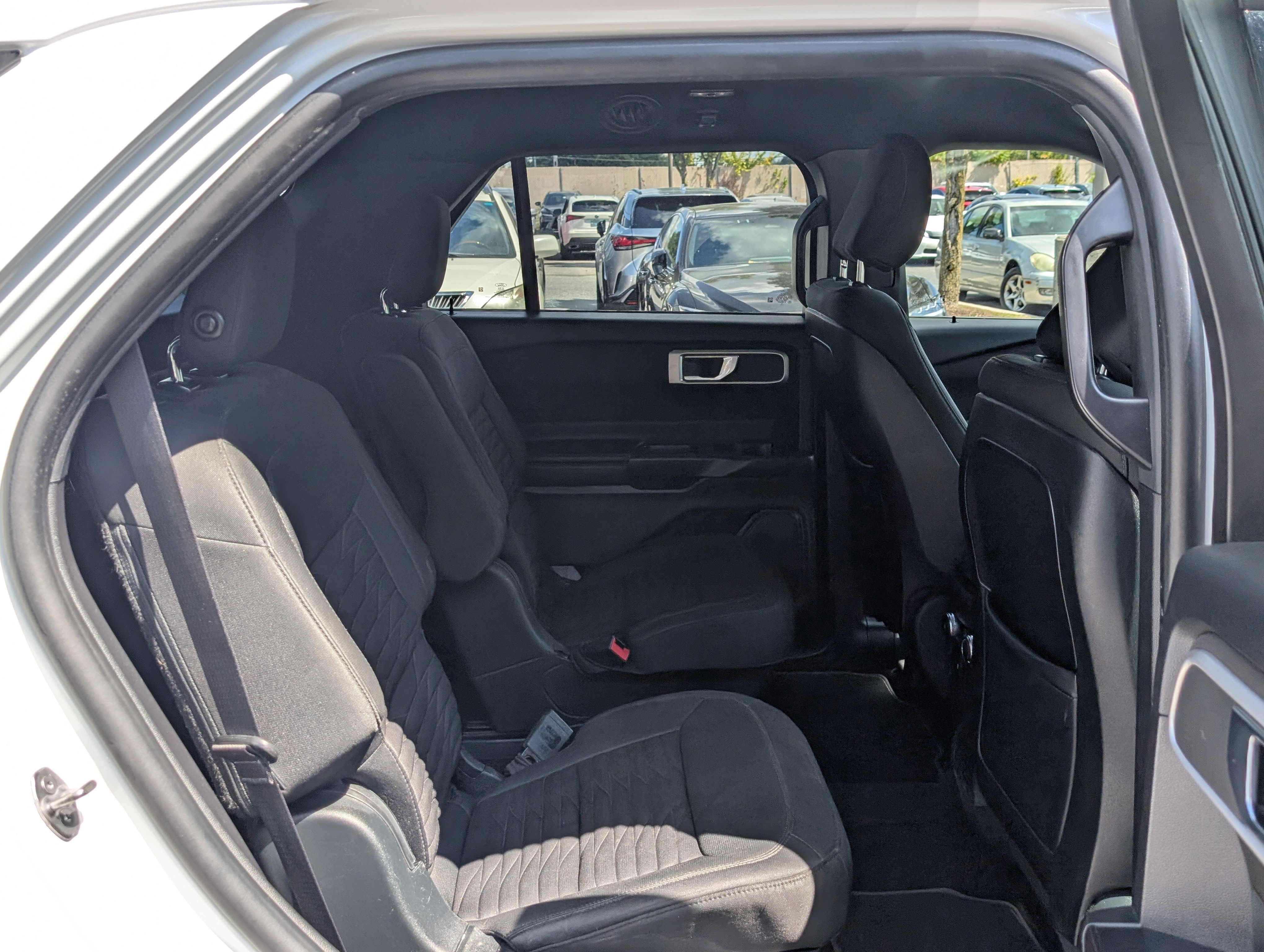 Used 2020 Ford Explorer XLT image 12