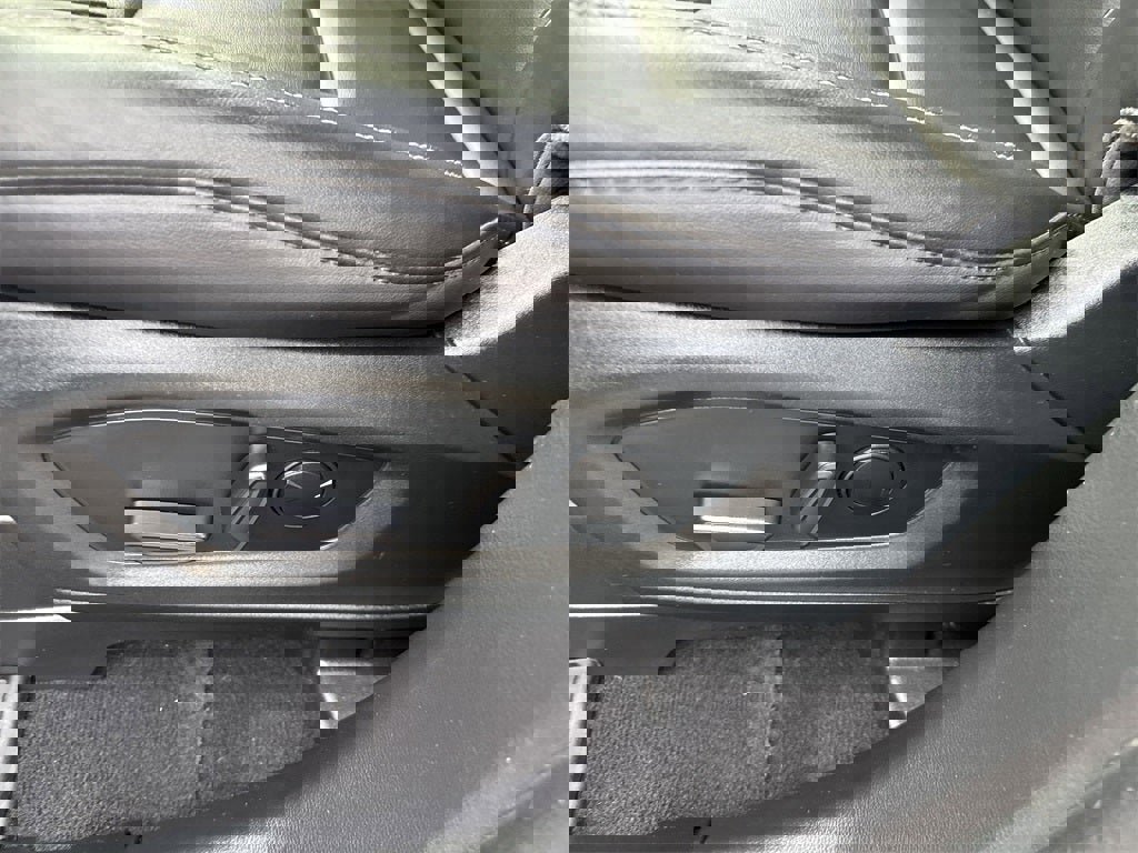 Used 2022 Ford Explorer XLT w/ Equipment Group 202A image 14