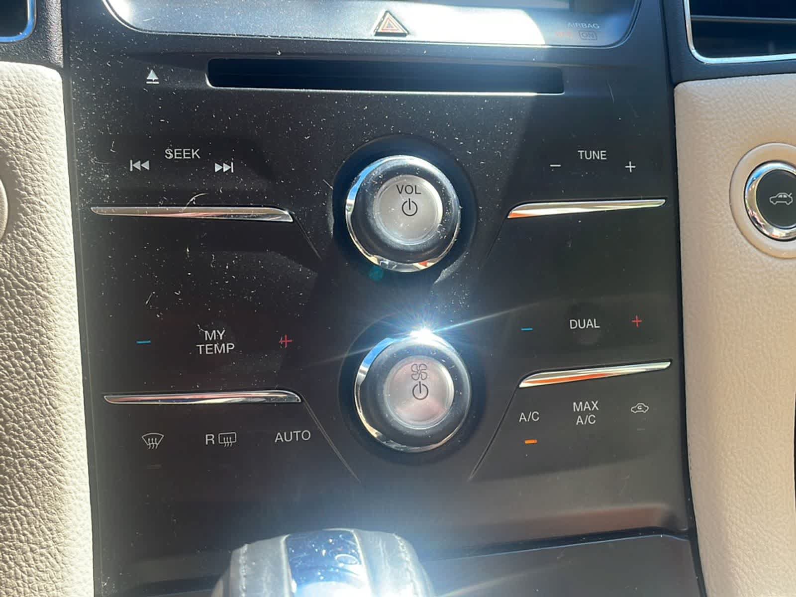 Used 2014 Ford Taurus Limited FWD image 16