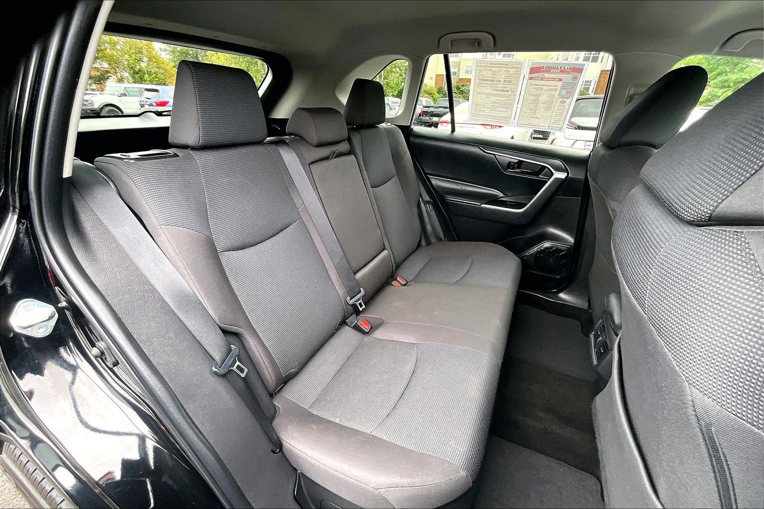 Used 2022 Toyota RAV4 LE AWD/4WD image 25