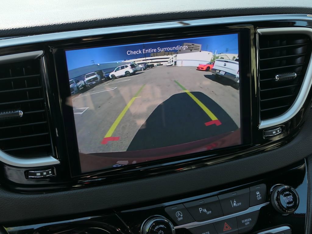 Used 2025 Chrysler Pacifica Select image 17