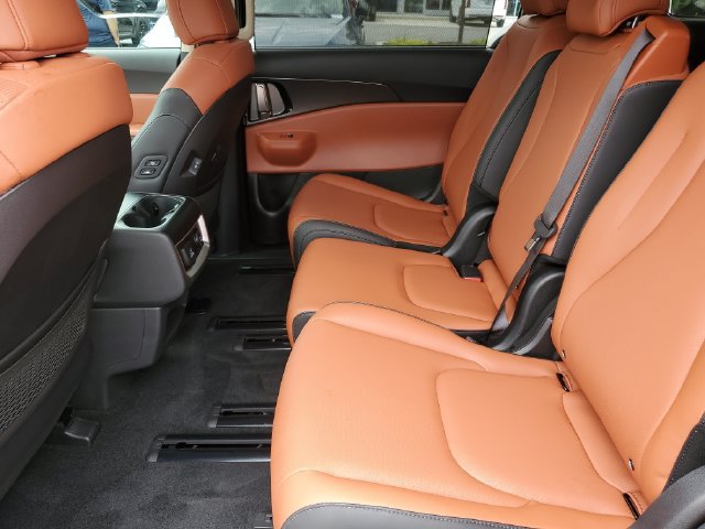 New 2027 Kia Carnival SX w/ Dark Edition Package FWD image 17