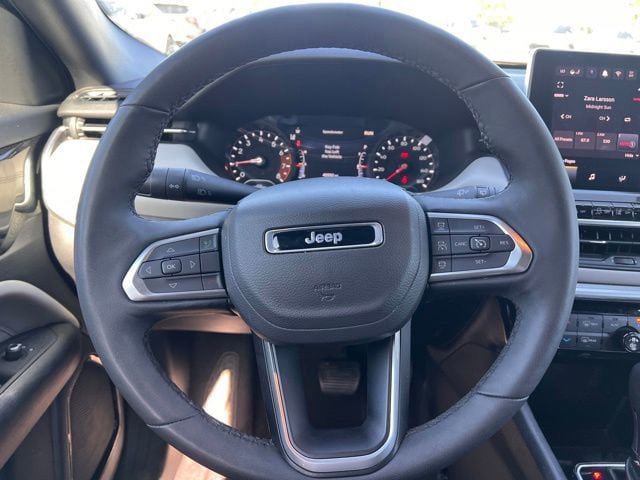 Used 2025 Jeep Compass Limited AWD/4WD image 12