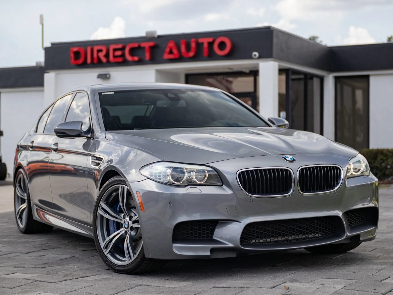 Used 2013 BMW M5 RWD image 1