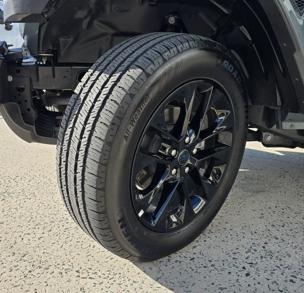 Used 2025 Jeep Wrangler Unlimited Sahara w/ Safety Group image 13