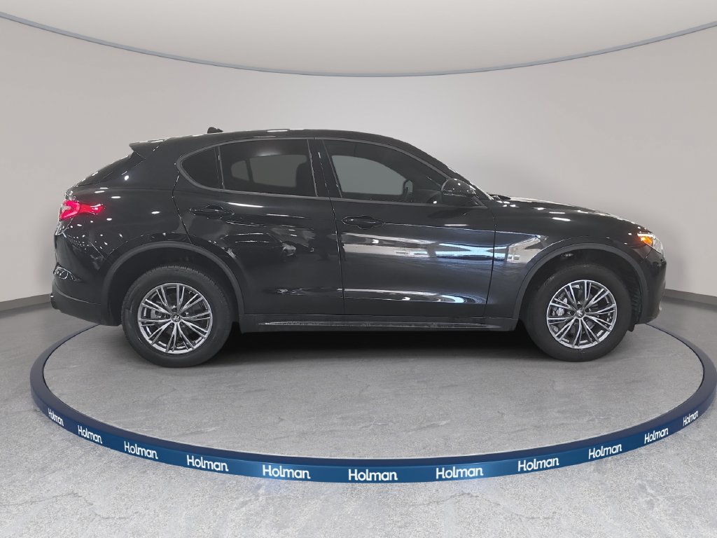 Used 2023 Alfa Romeo Stelvio Sprint RWD image 5
