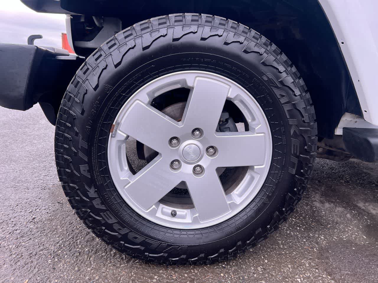 Used 2012 Jeep Wrangler Unlimited Sahara AWD/4WD image 10