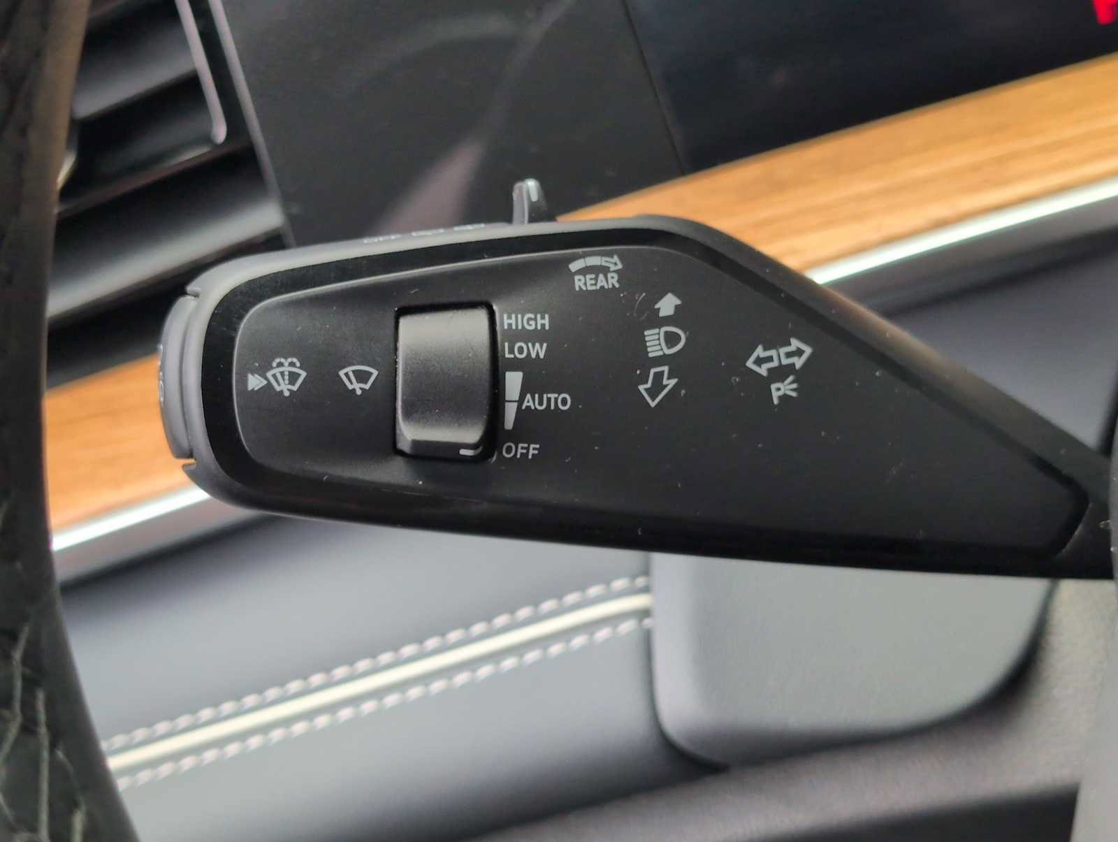Used 2025 Volkswagen Tiguan SEL R-Line AWD/4WD image 25