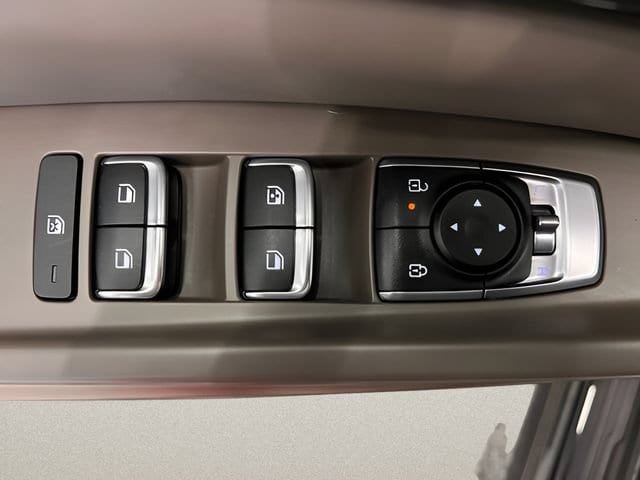 Used 2026 Kia Carnival FWD image 17
