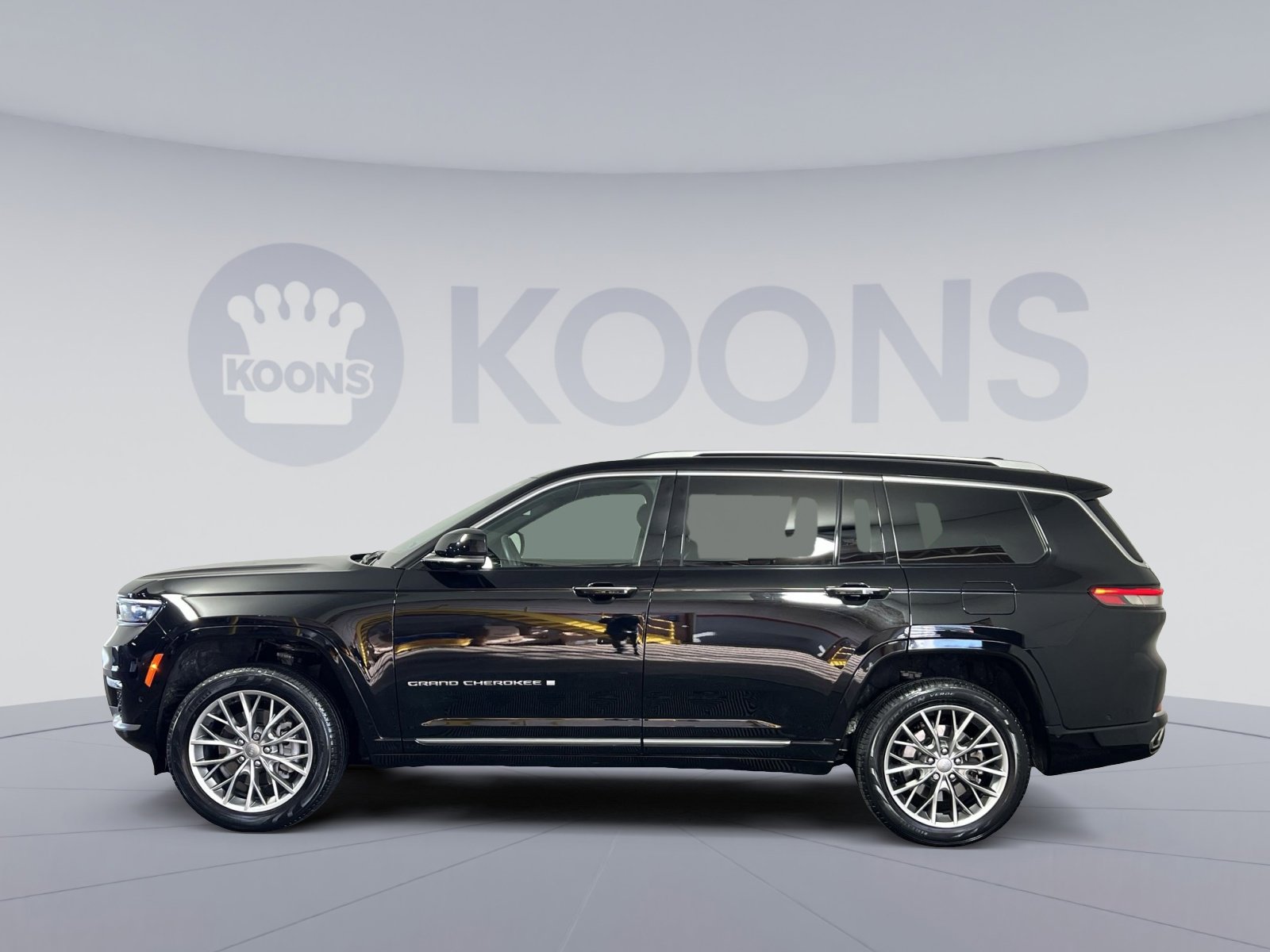 Used 2023 Jeep Grand Cherokee L Summit w/ Advanced Protech Group IV image 2