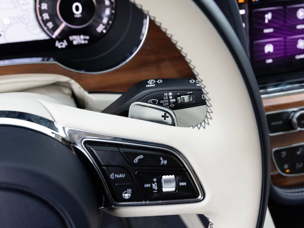 Used 2024 Bentley Bentayga image 37