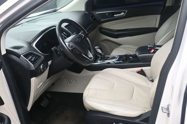 Used 2015 Ford Edge Titanium FWD image 16