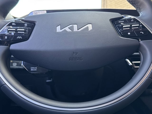 New 2025 Kia Niro SX Touring image 7