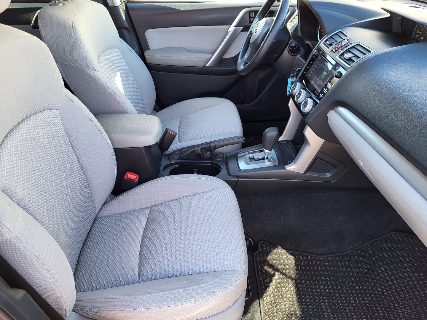 Used 2016 Subaru Forester 2.5i Premium w/ All-Weather Package AWD/4WD image 11