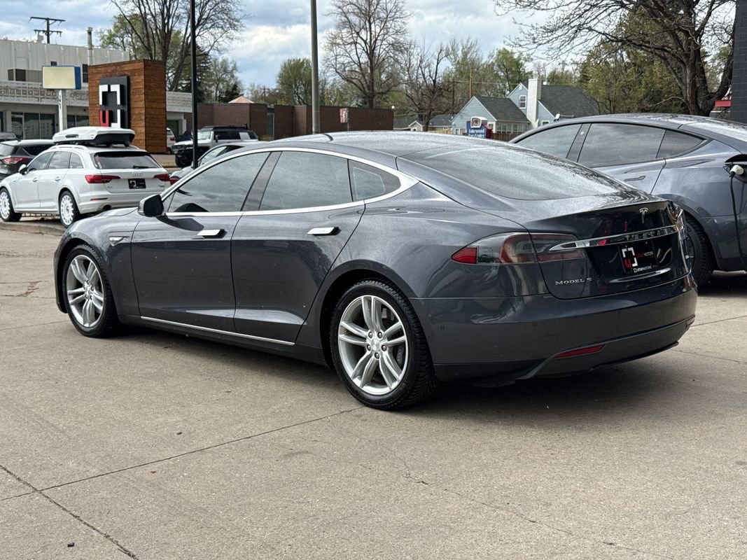 Used 2015 Tesla Model S 70D image 3