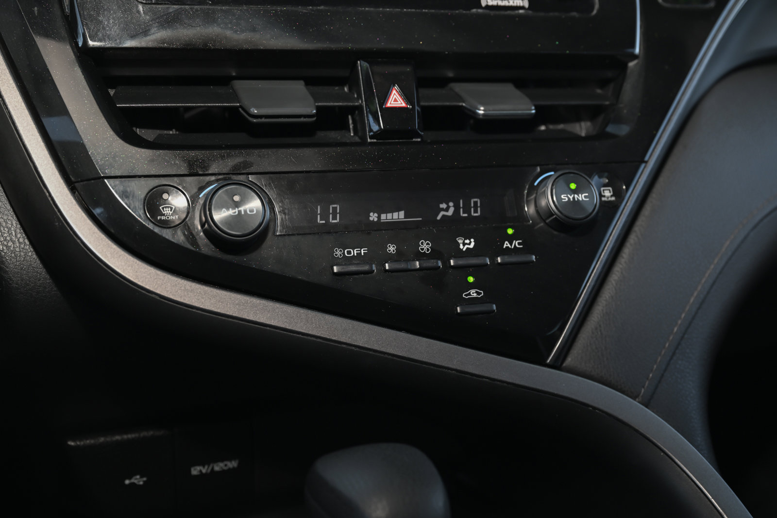 Used 2022 Toyota Camry LE w/ Carpet Mat Package (TMS) image 30