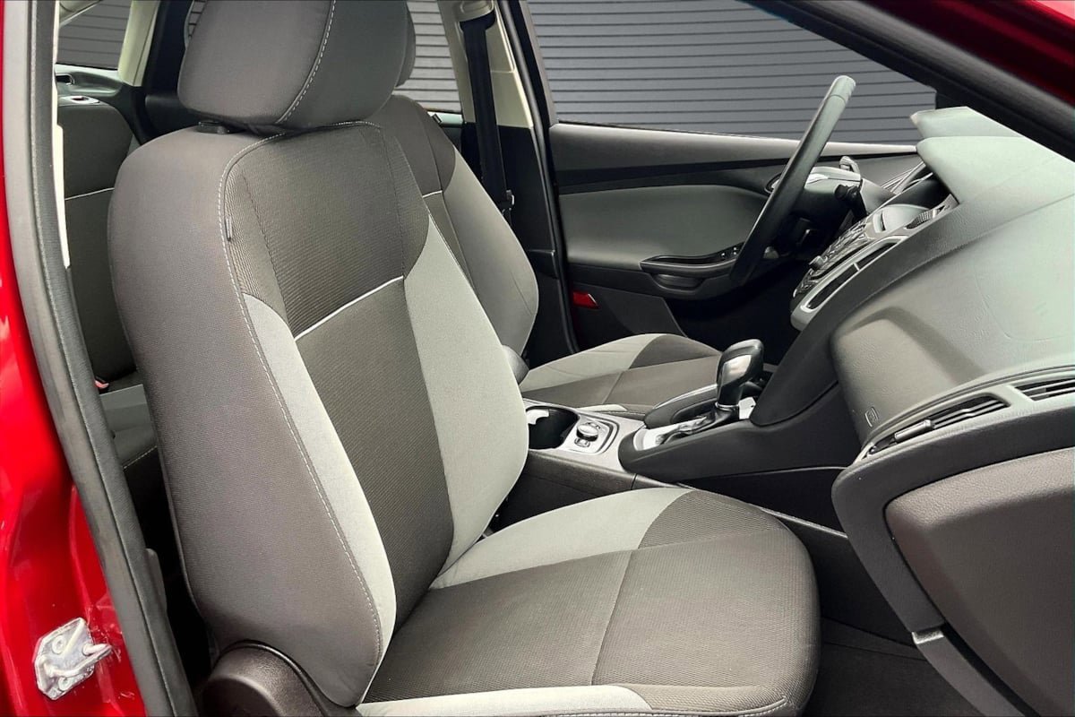 Used 2013 Ford Focus SE w/ SE Winter Pkg FWD image 26