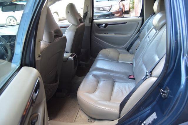 Used 2005 Volvo XC70 AWD/4WD image 42