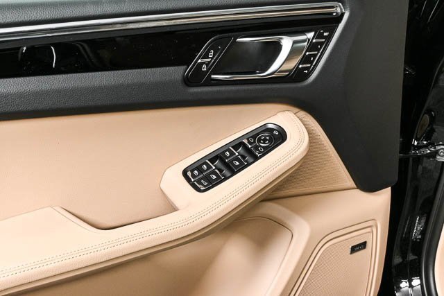 Used 2025 Porsche Macan image 5