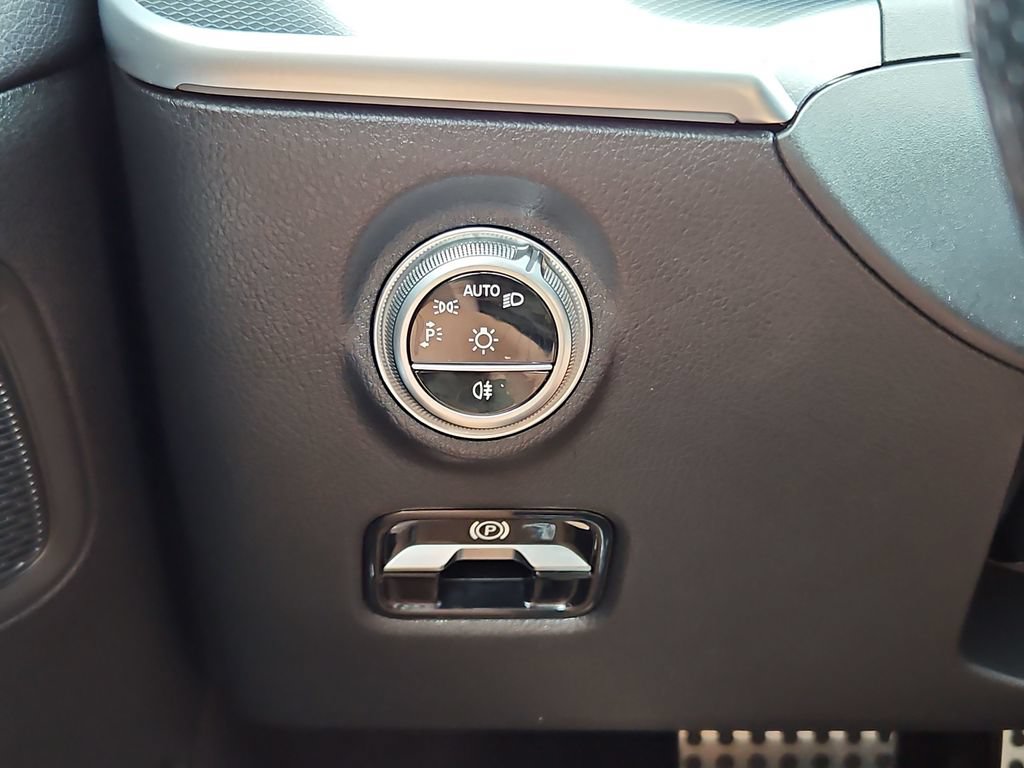 Used 2022 Mercedes-Benz C 300 Sedan image 14