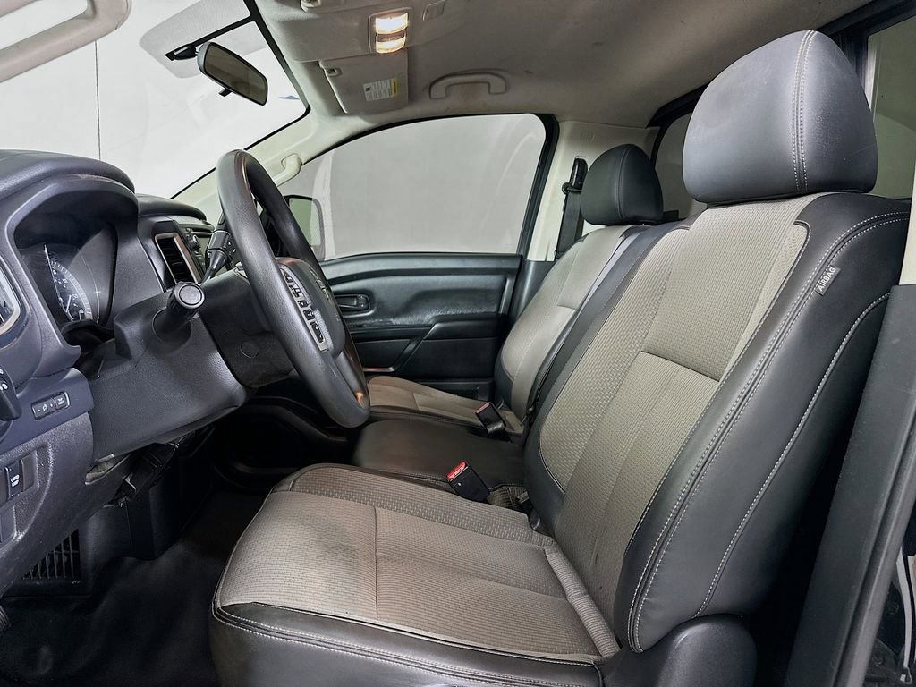 Used 2019 Nissan Titan S image 7