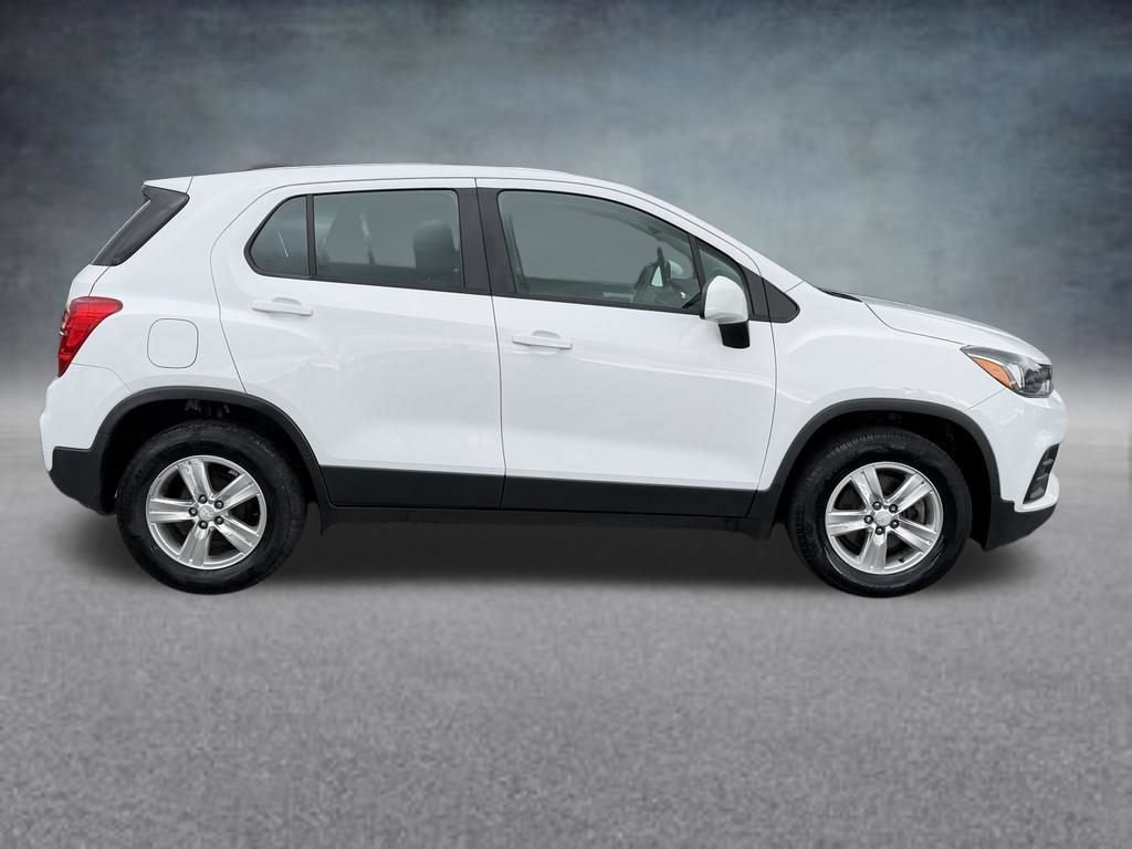 Used 2019 Chevrolet Trax LS w/ Air And Auto Package FWD image 7