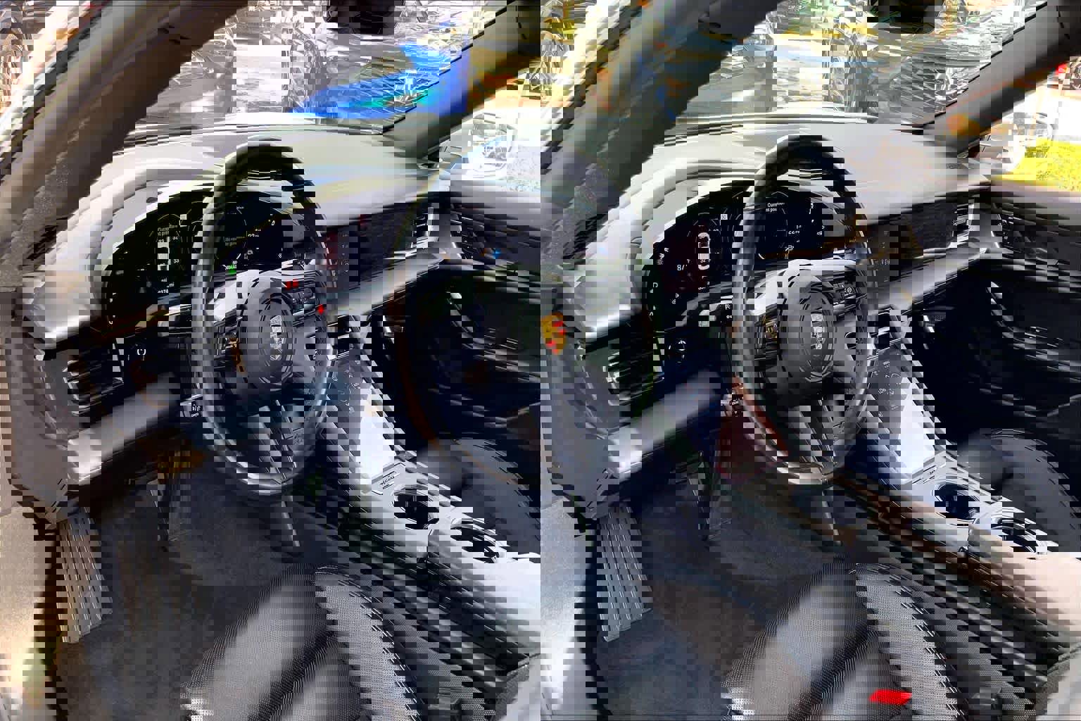 Used 2022 Porsche Taycan image 16