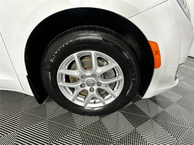 Certified 2017 Chrysler Pacifica Touring Plus image 4