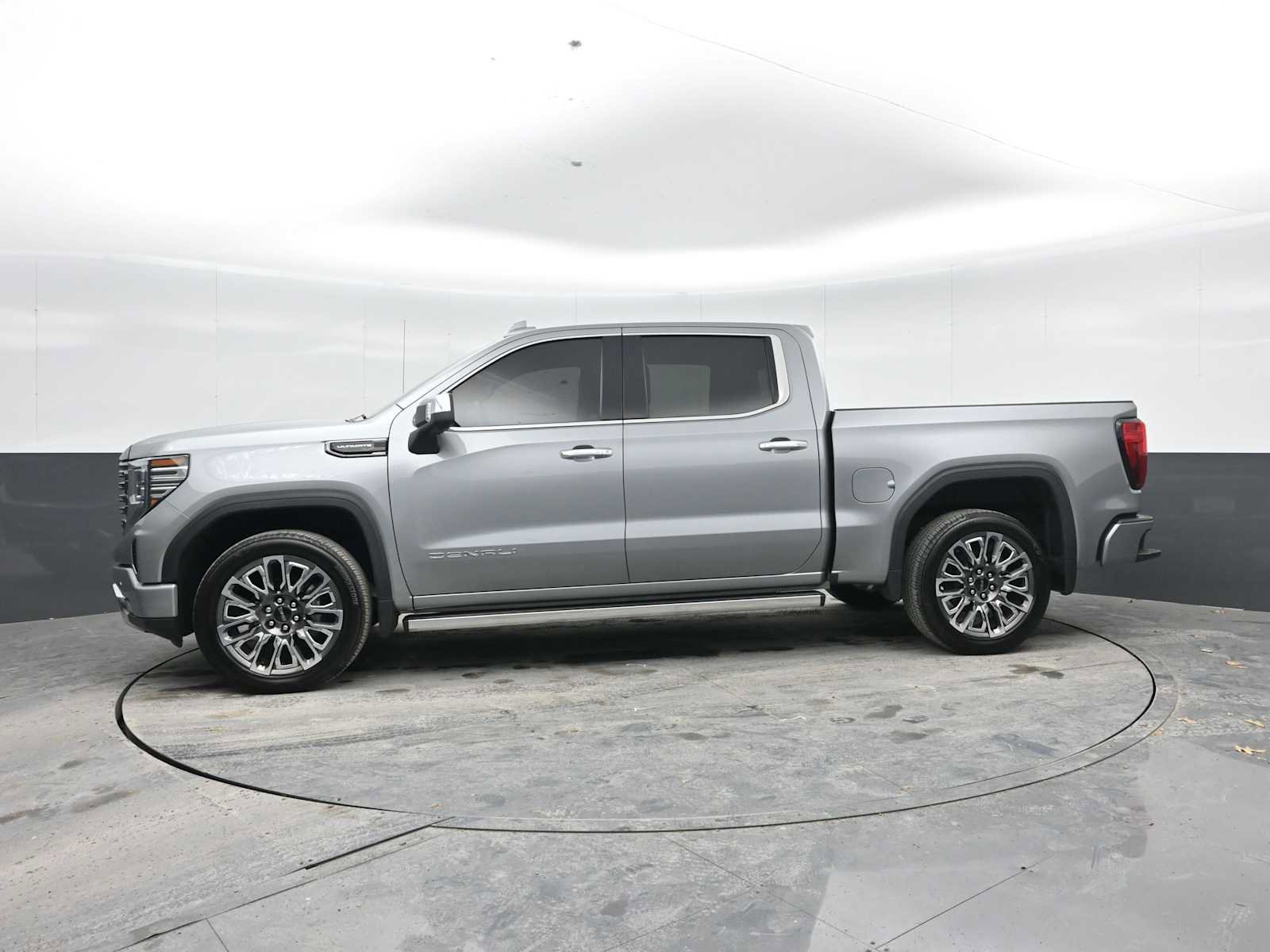 Used 2025 GMC Sierra 1500 Denali Ultimate image 3
