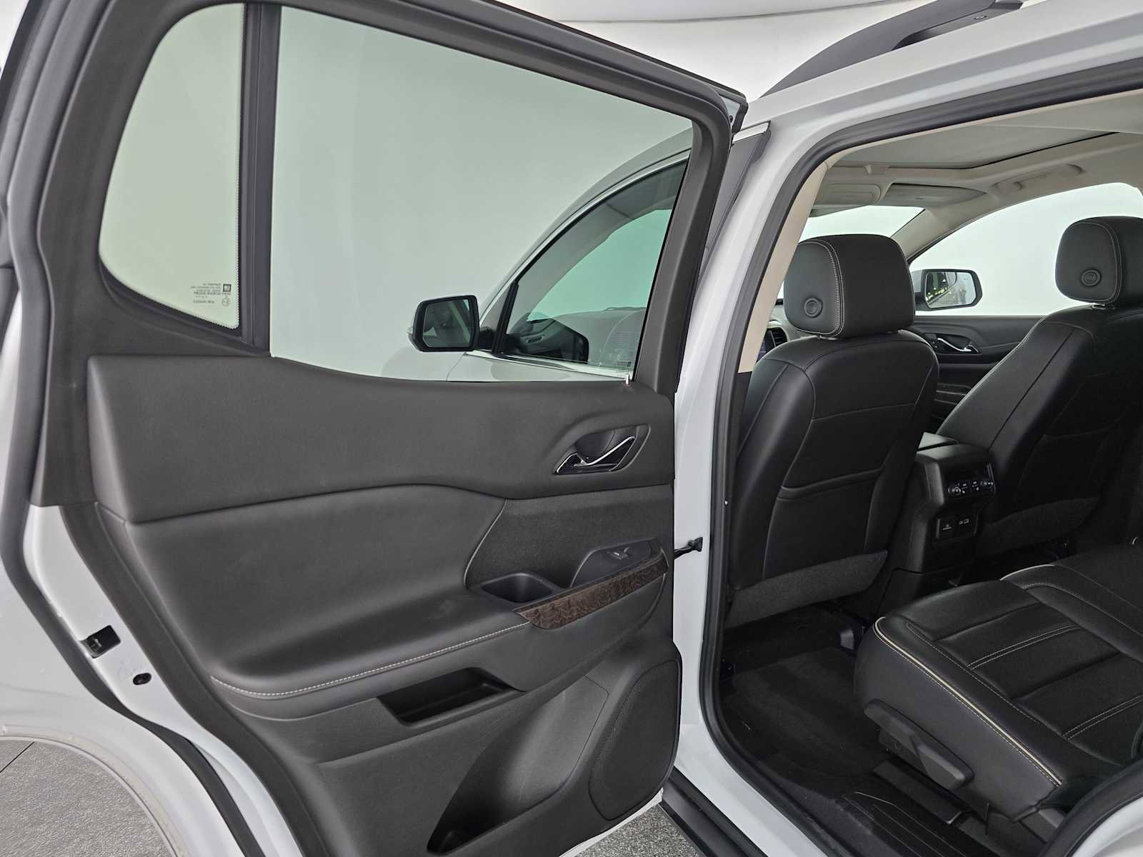 Used 2022 GMC Acadia Denali w/ Denali Ultimate Package image 17